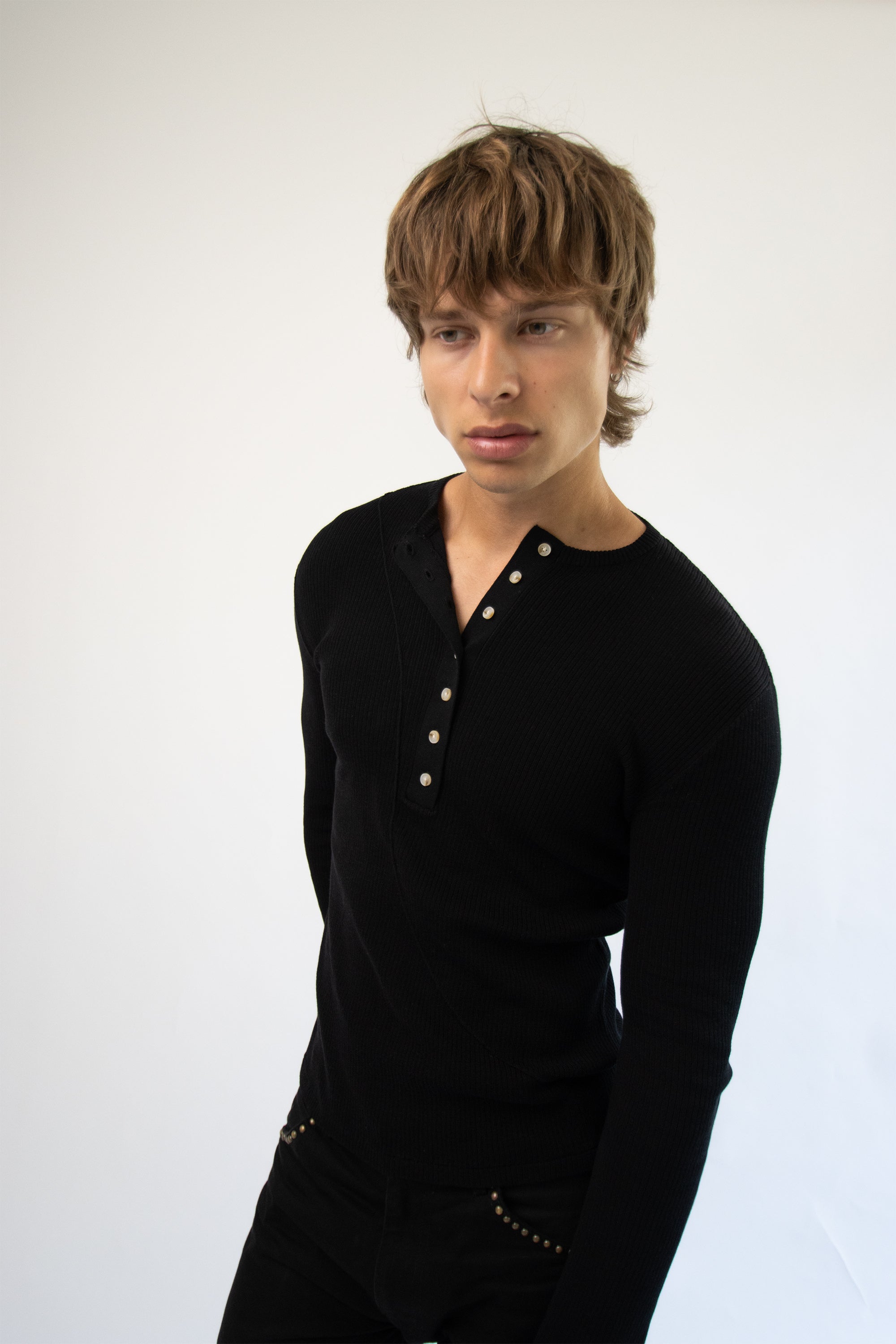 SLIM LIGHT BUTTON SHIRT BLACK